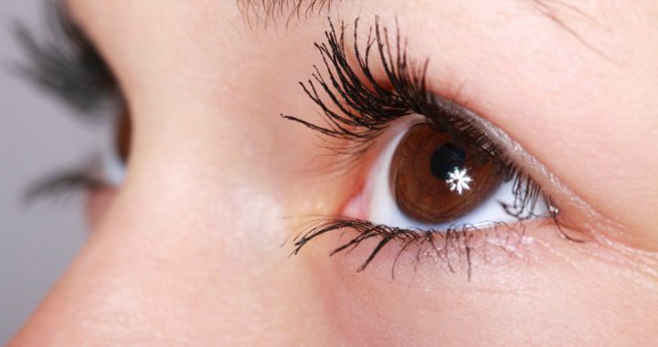 Wie man das Wimpernserum richtig anwendet