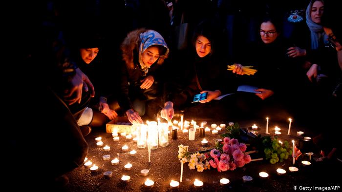 Frauen in Teheran gedenken der Opfer