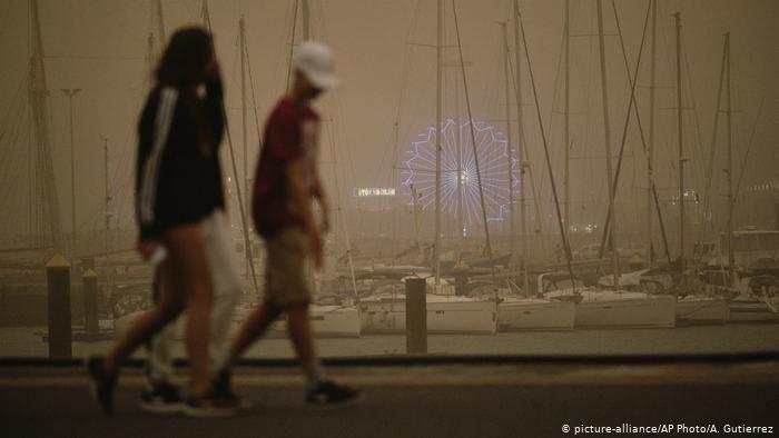 Spanien Sahara Sandstürme auf den Kanarischen Inseln (picture-alliance/AP Photo/A. Gutierrez)